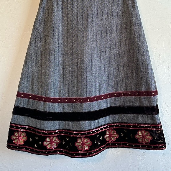 Vintage Y2K Grey Pinstriped Wool A-Line Skirt w/Velvet & Sequins Design Sz 6 - Picture 5 of 8